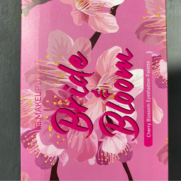 NWT Bride and Bloom cherry blossom, 18 color eyeshadow palette with mirror - Picture 9 of 15